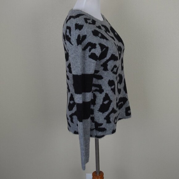 John + Jenn Finn Varsity Leopard Sweater M - Picture 6 of 7